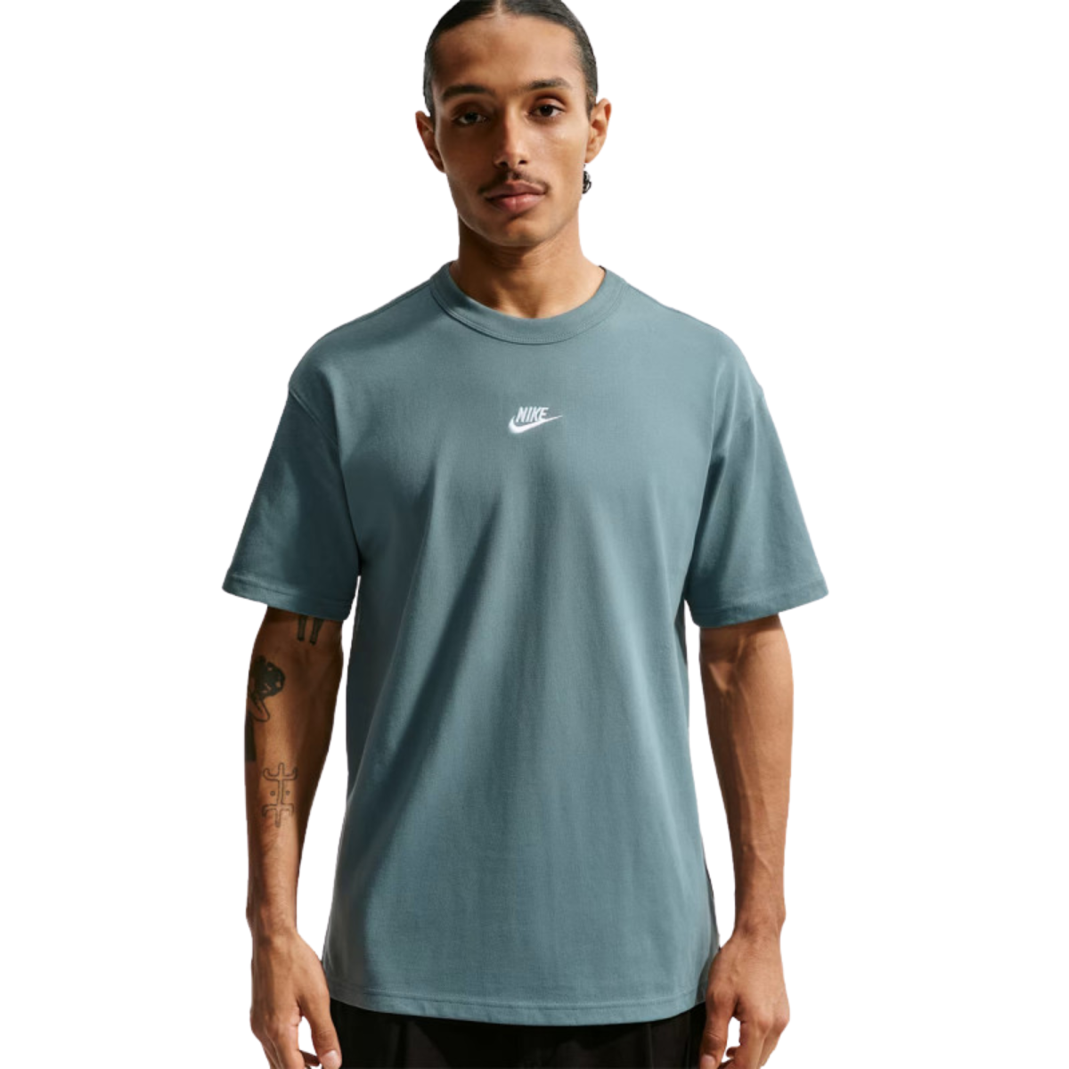 M NSW TEE LSE PREM ESS SUST